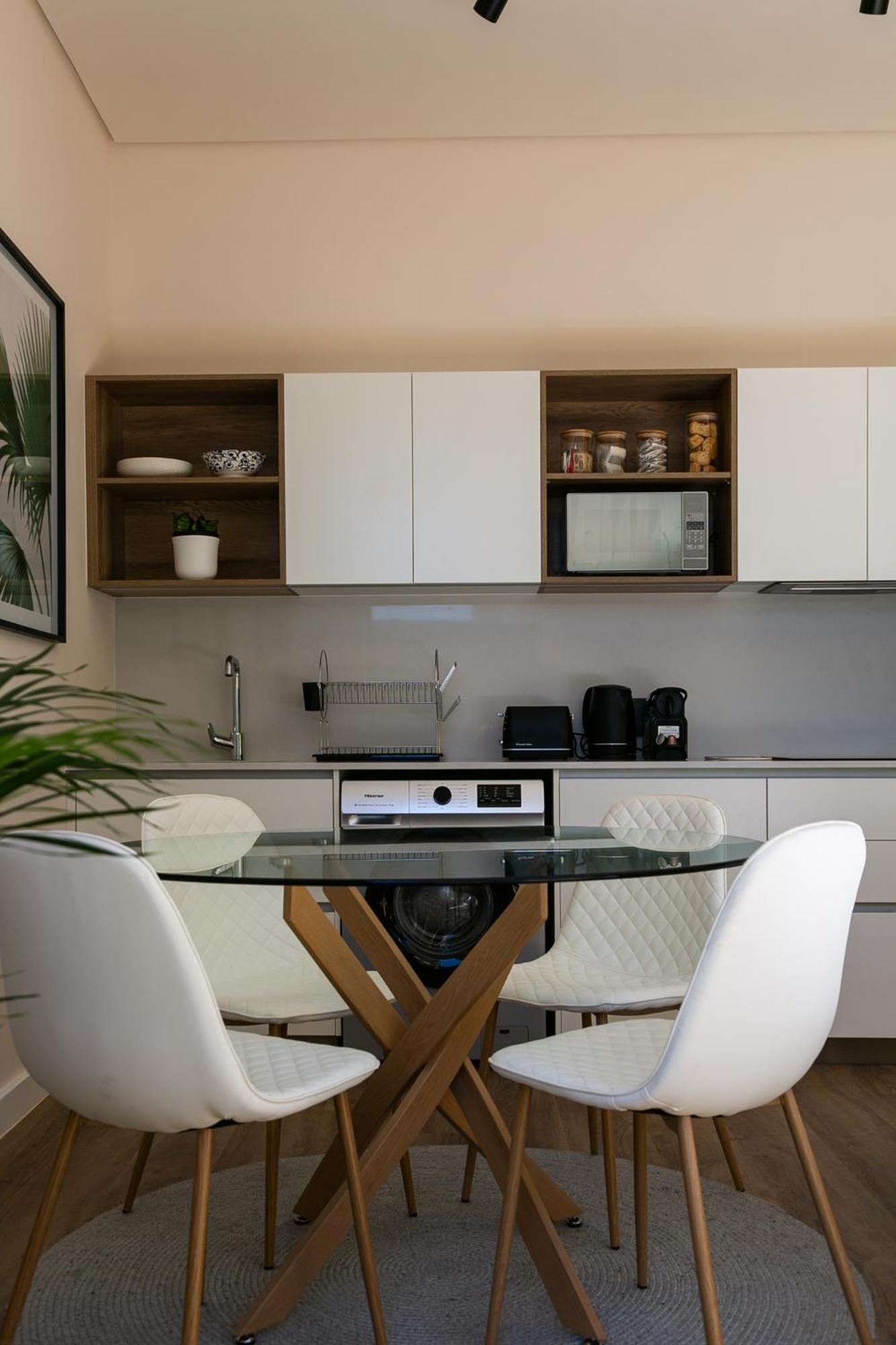 The Palm Flats Sunlit Serenity 300m From Sea