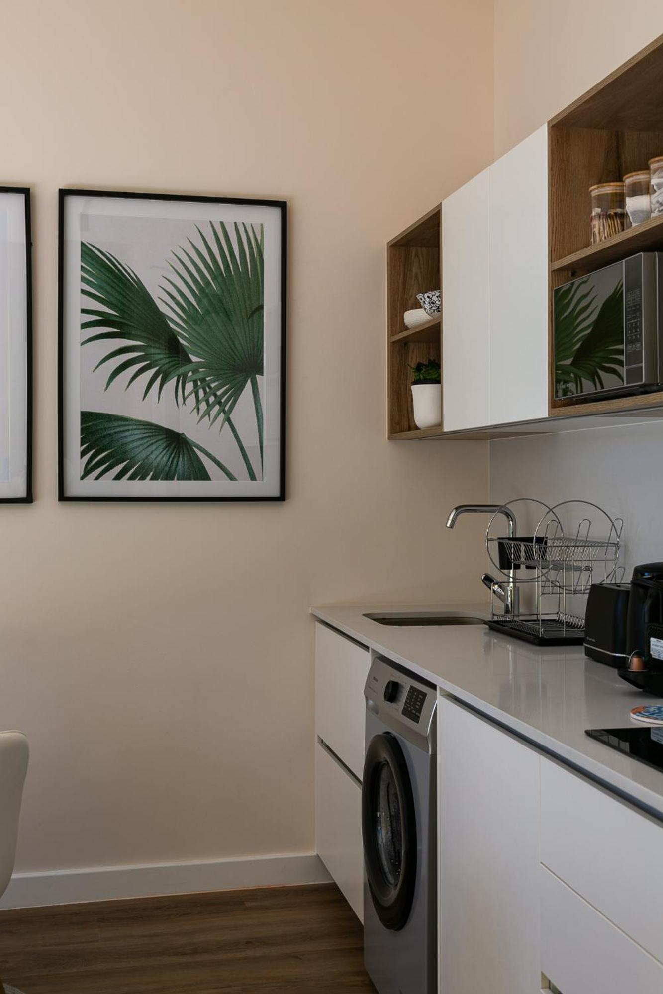 Apartamento The Palm Flats Sunlit Serenity 300m From Sea *