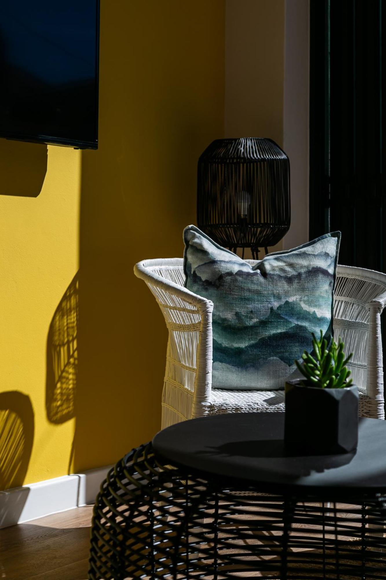 The Palm Flats Sunlit Serenity 300m From Sea
