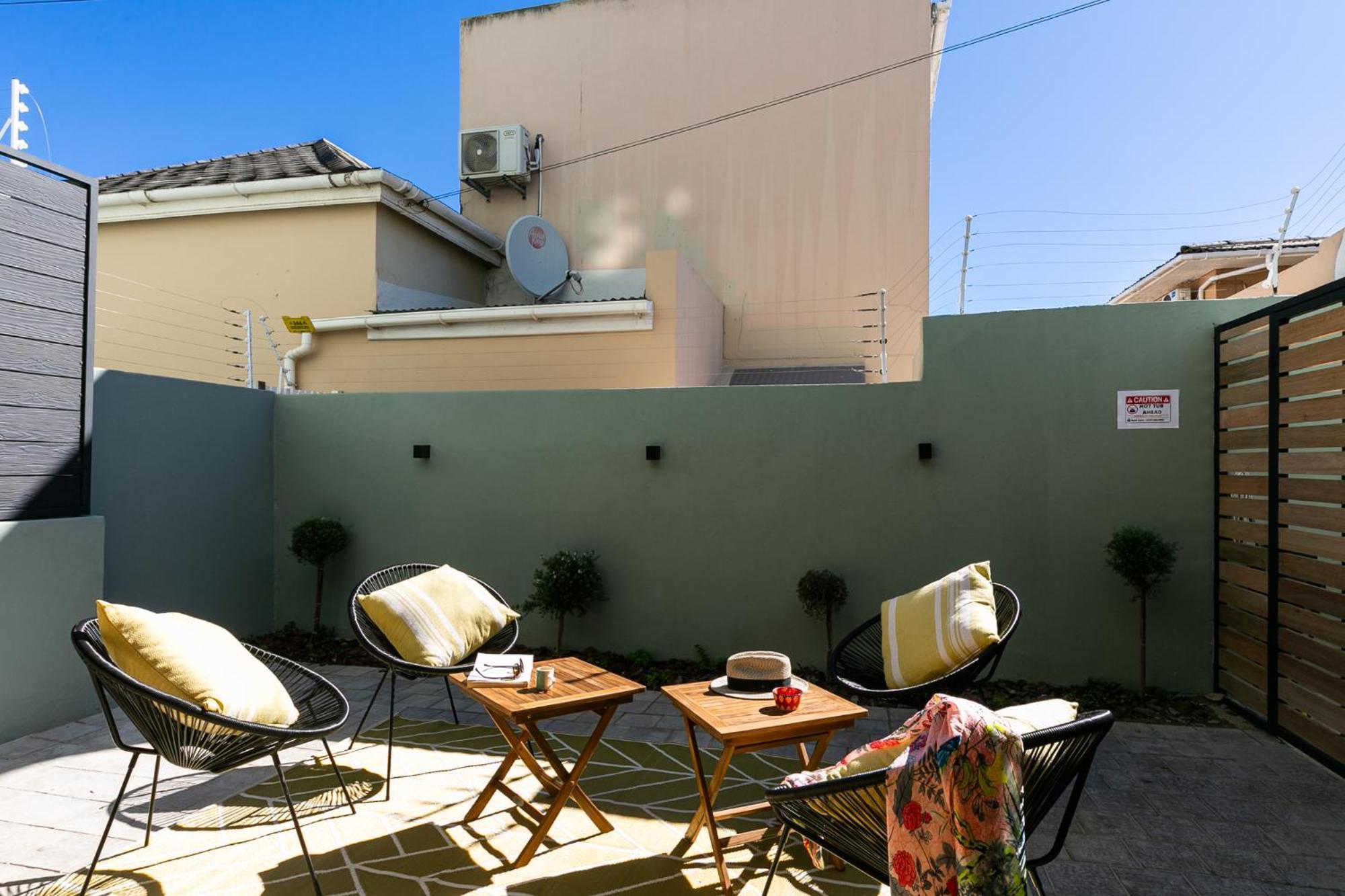 The Palm Flats Sunlit Serenity 300m From Sea *